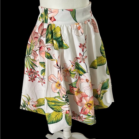 New York & Company Dresses & Skirts - NY & Co Exceptional Summer Floral
Offering! Bubble Hem Skirt. Med. $50.